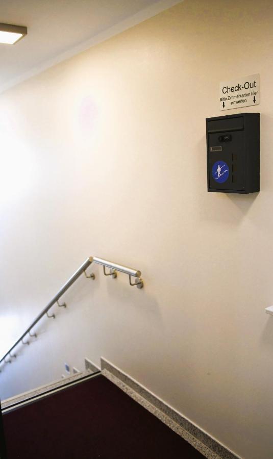 Ata Hotel - Self Check-In Хамбург Екстериор снимка